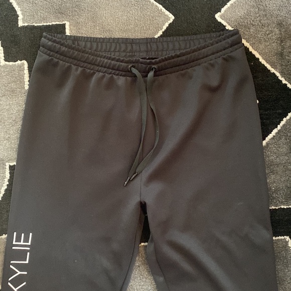 ❤️All $20 items are 2/$30❤️Kendall and Kylie oversized Sweatpants - Picture 2 of 6